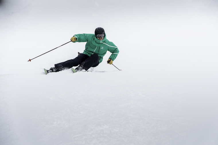 How to carve on skis like a pro