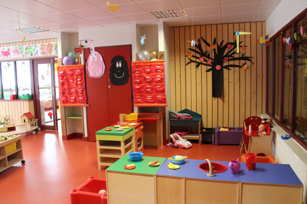 Colourful indoor crèche and playroom near Morzine