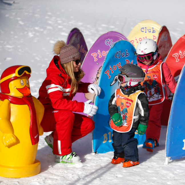 Children learning to ski at ESF Club Piou Piou