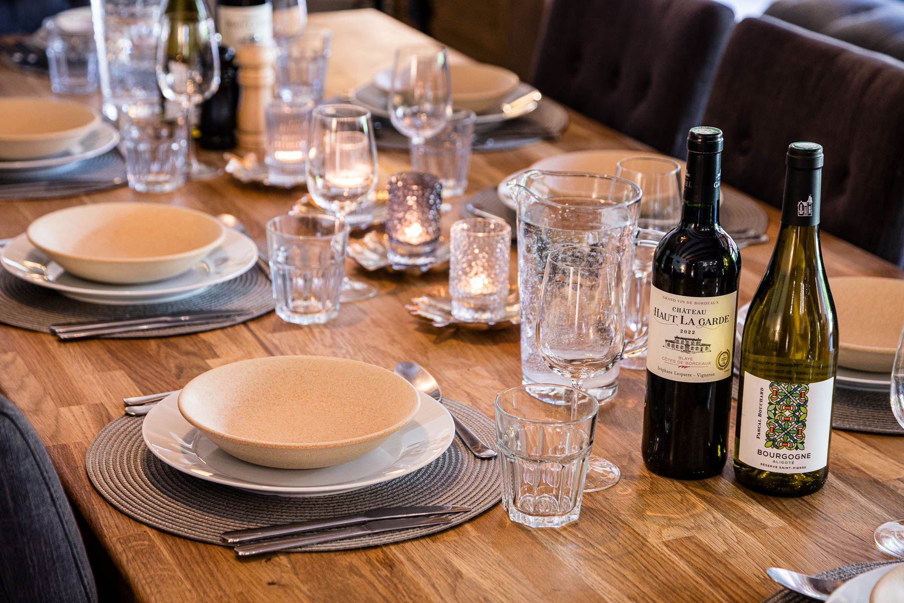 Dining table set for guests at Chalet Coffy in Morzine