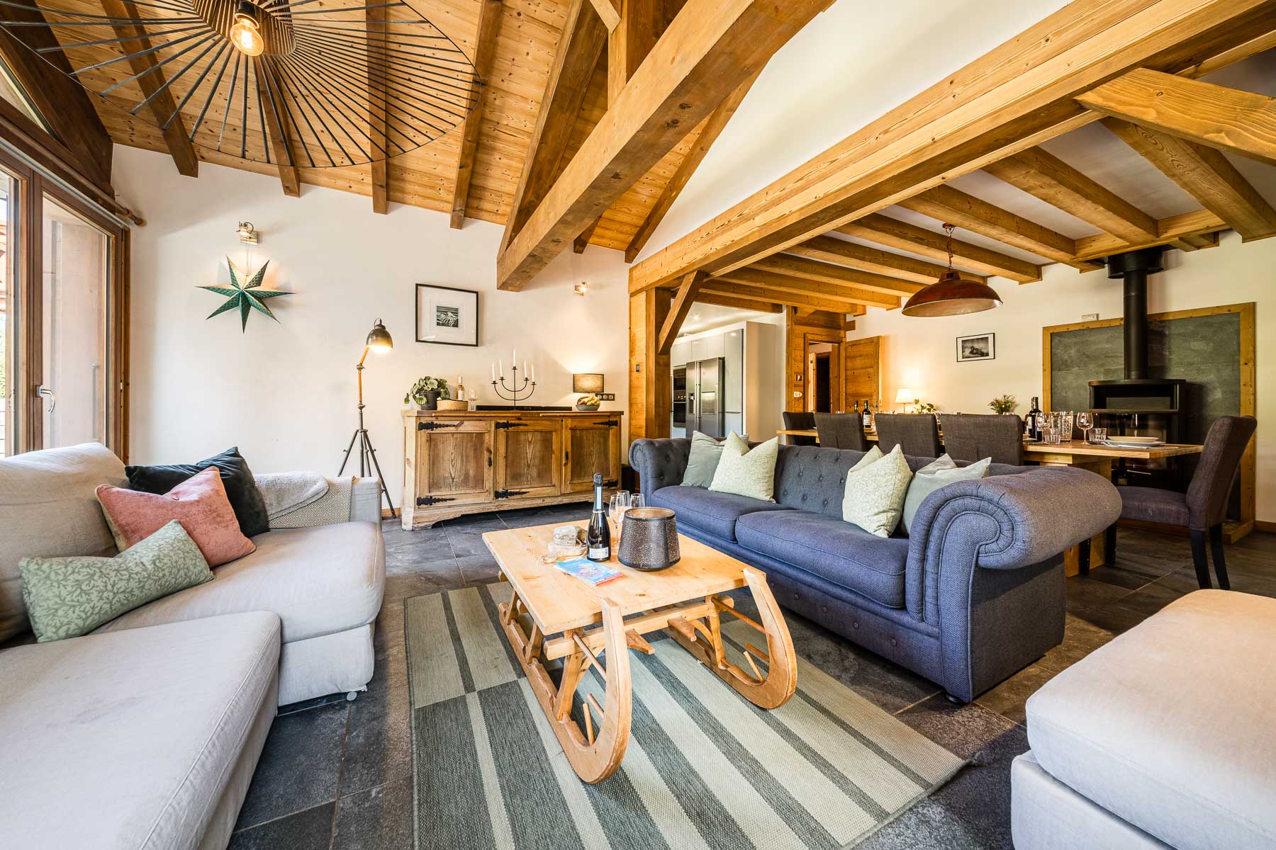 Open-plan living and dining area at Chalet Coffy in Morzine