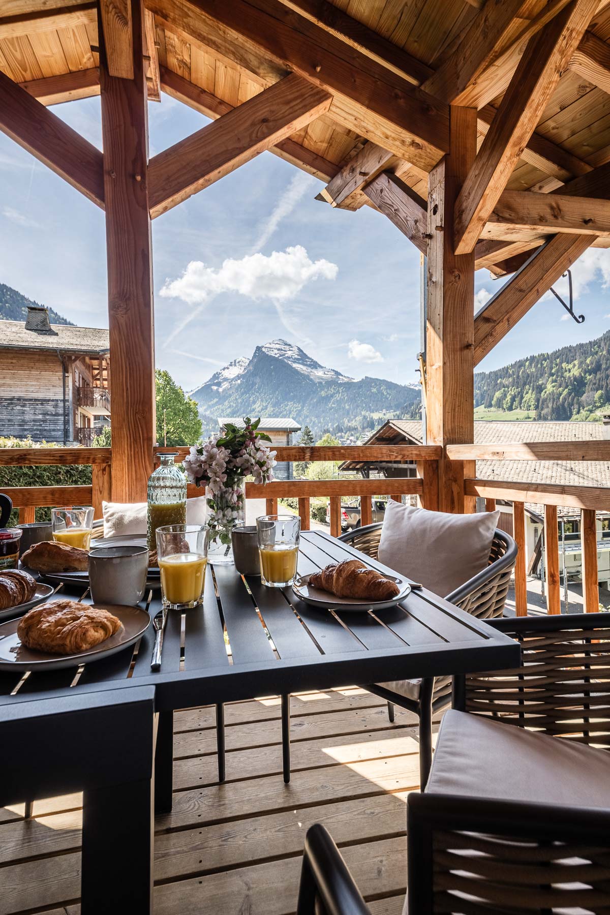 Balcony breakfast with mountain views at Chalet Floralies