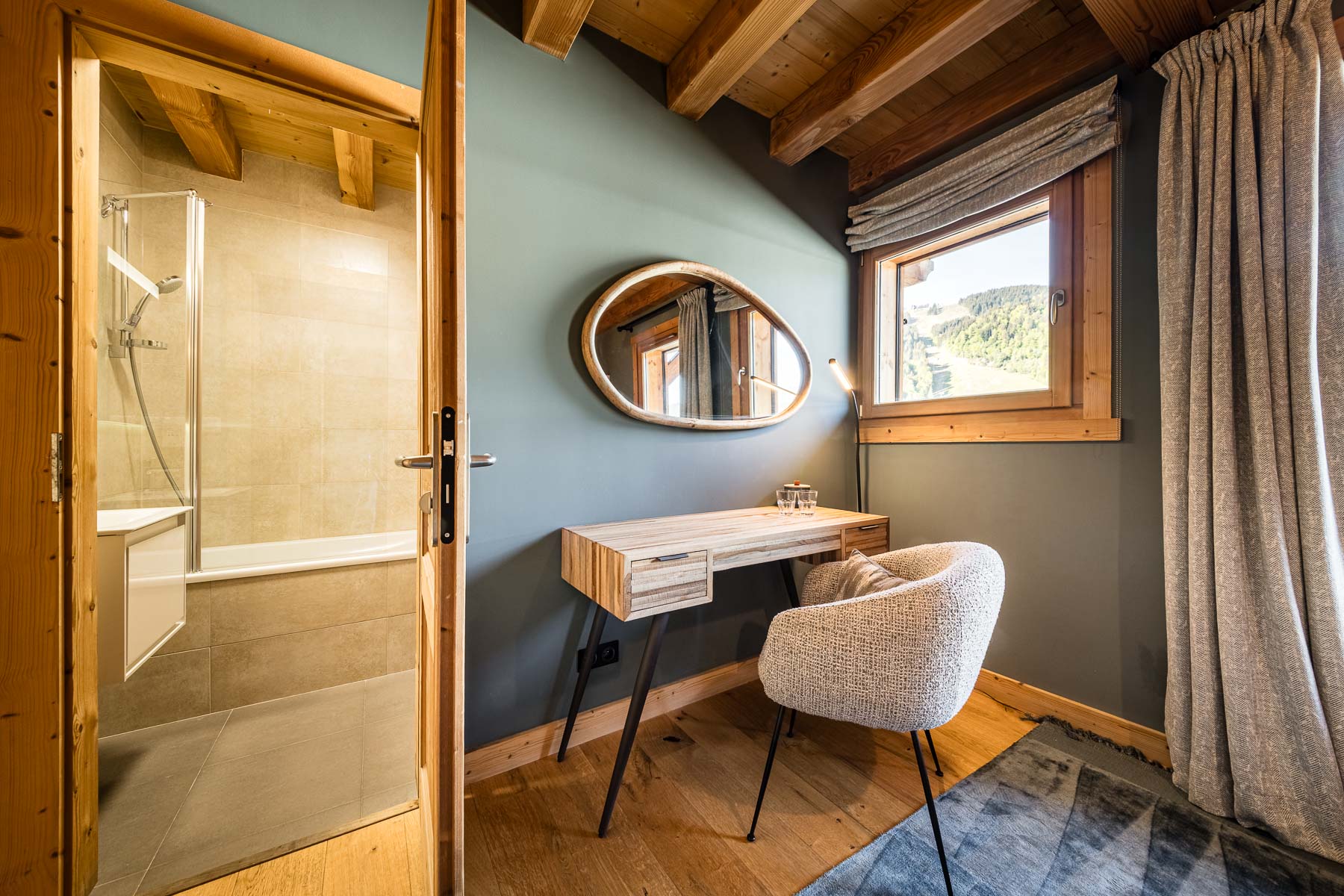 Bedroom desk and ensuite area at Chalet Floralies