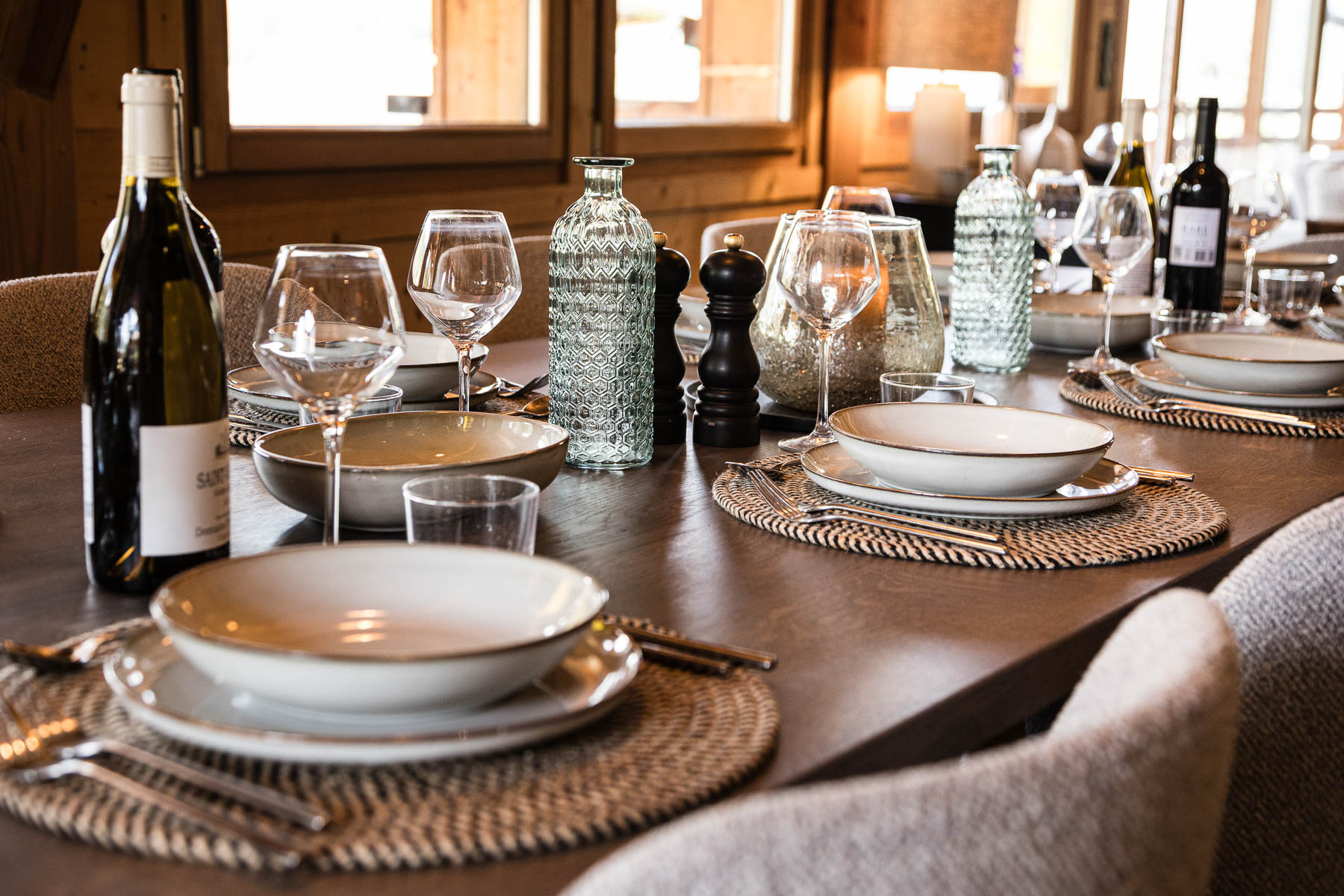 Dining table set with wine at Chalet Floralies