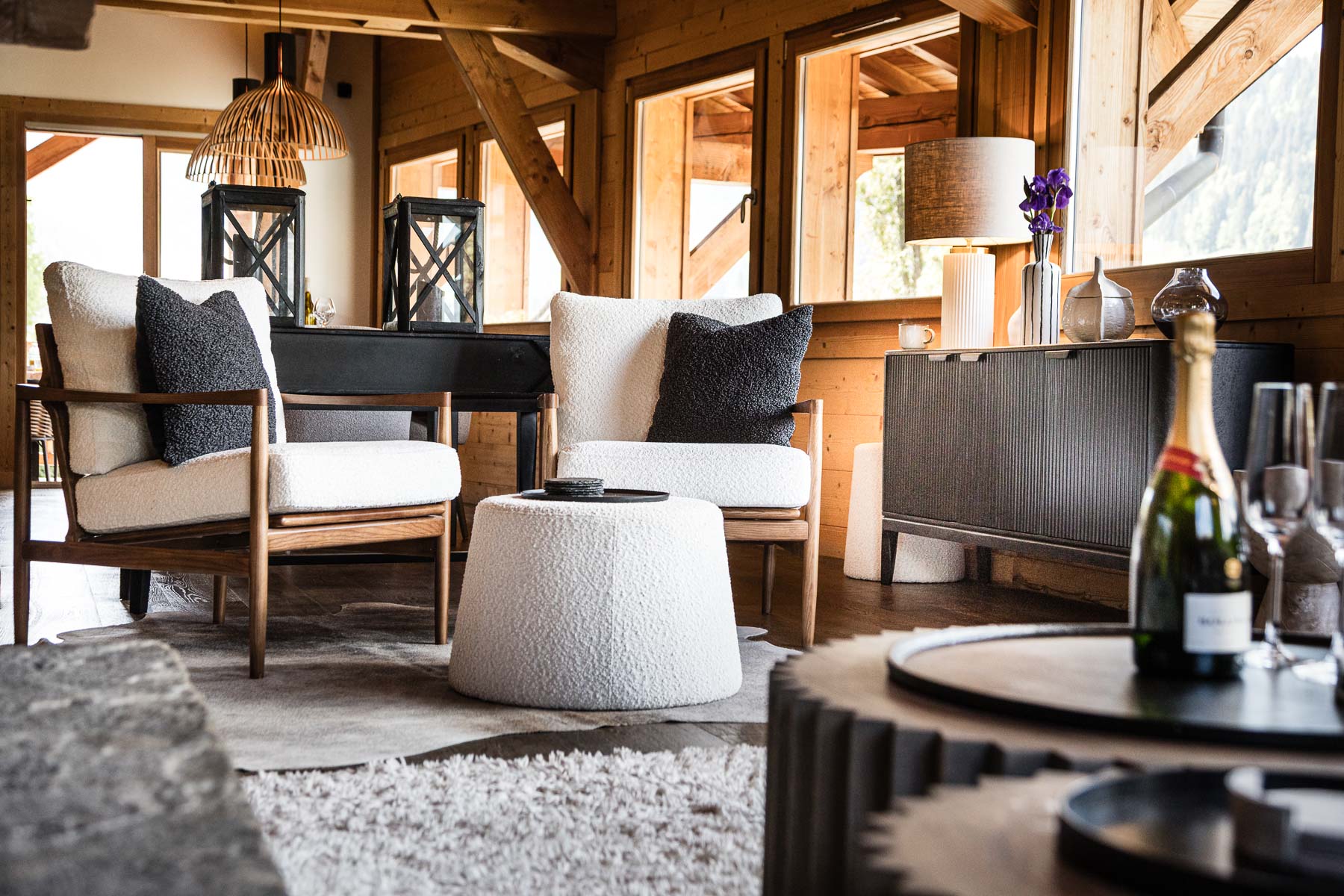 Lounge seating area at Chalet Floralies
