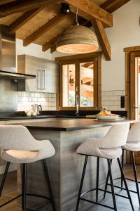 Modern kitchen and breakfast bar at Chalet Floralies