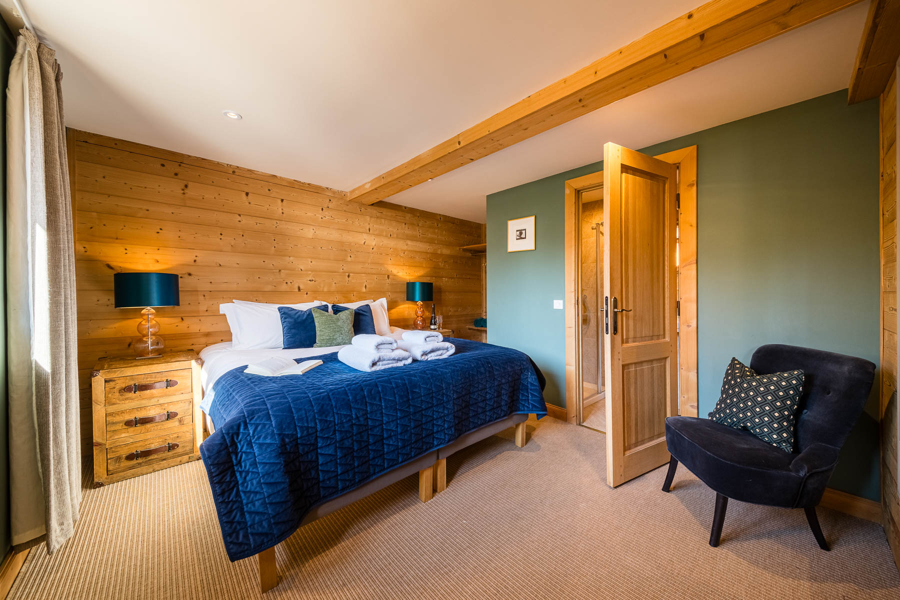 Blue double bedroom with en-suite at Chalet La Grange
