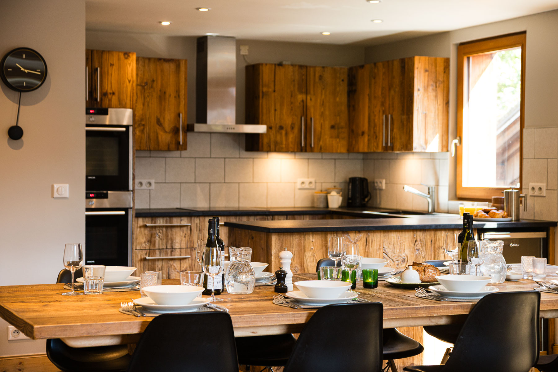 Dining table and rustic kitchen at Chalet La Grange