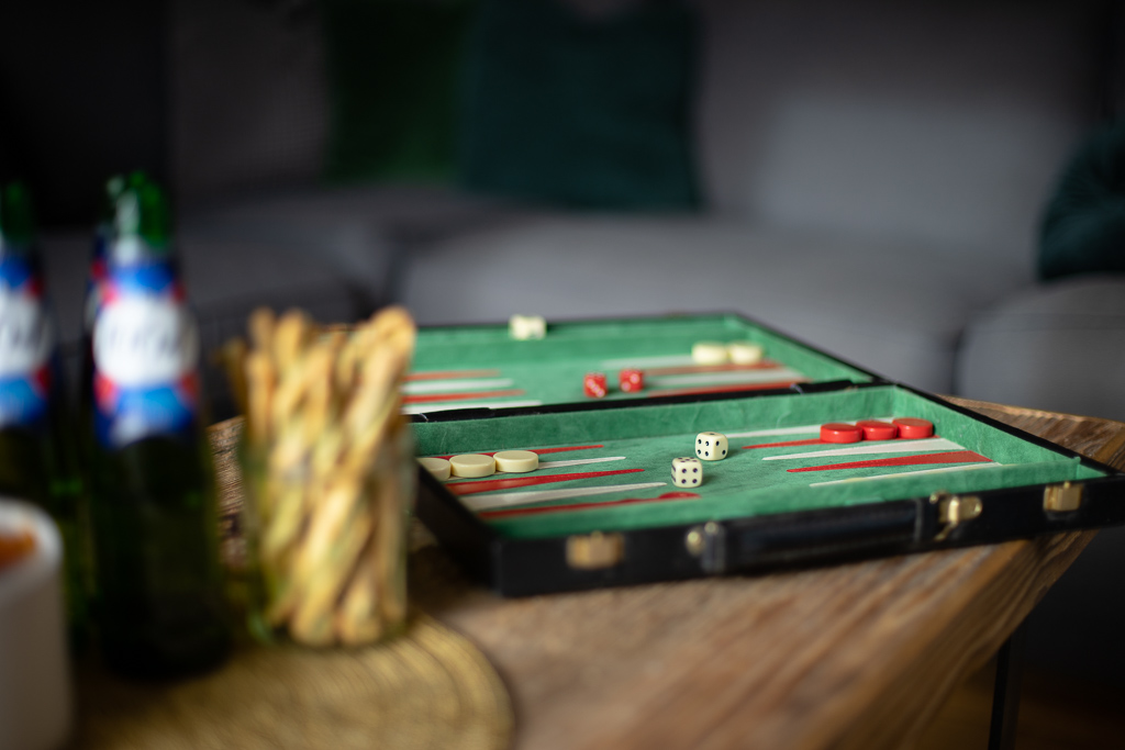 Backgammon and beers in the Chalet La Grange lounge