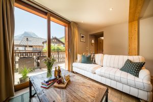 Lounge opening onto a balcony with mountain views at Chalet La Grange